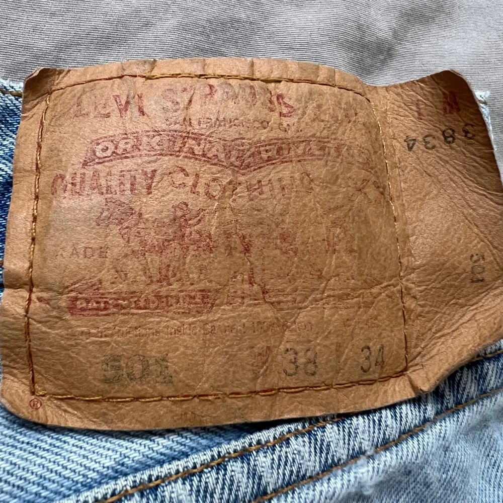 Vintage LEVI'S 501 Jeans Mens 38X34 Light‎ Wash Straight Leg Denim 2005 Stained